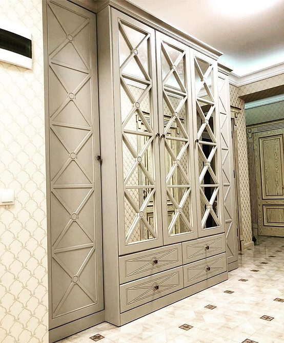 Projekt Twojej szafy Projekt szafy na wymiar: wybór materiałów, akcesoriów i układu wnętrza.