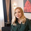 Sypialnia w stylu zen Minimalistyczna sypialnia z naturalnego drewna: trendy meblowe 2026 w sypialni.