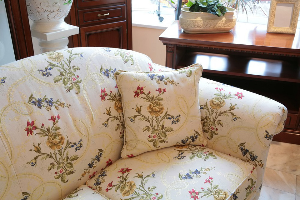 Antyvandalska sofa Przykładowe zastosowanie tkaniny antyvandalskiej na sofie: ochrona przed uszkodzeniami