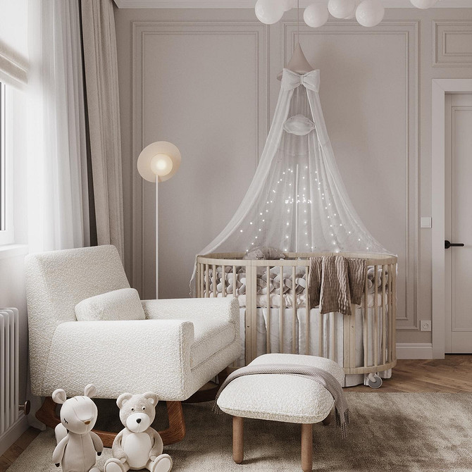 Tekstury komfortu Przytulna biała sypialnia z różnorodnymi teksturami dla komfortowego i relaksującego snu.