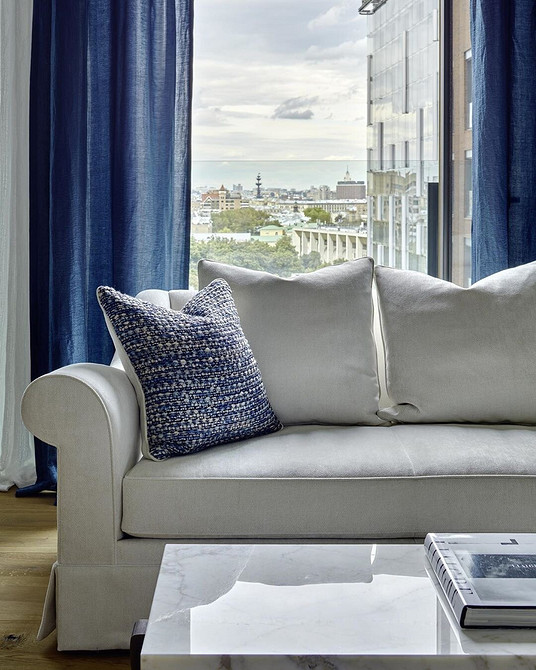 Skandynawski Szyk 2026 Białe sofy w stylu skandynawskim - trendy 2026. Inspiracje i aranżacje.