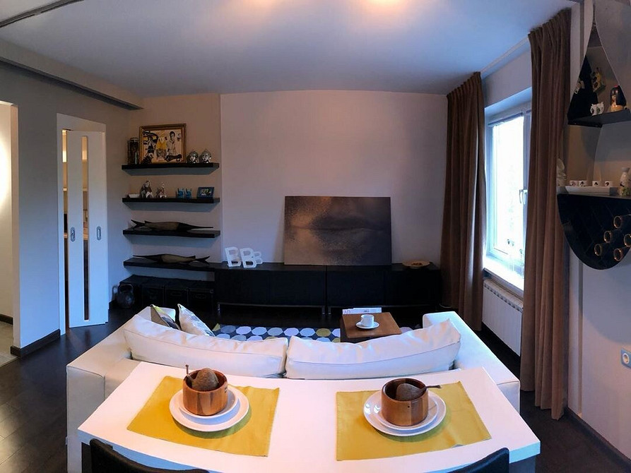 Aranżacje z Bielą Biała sofa w różnych aranżacjach. Inspiracje dla twojego salonu. Meble białe.