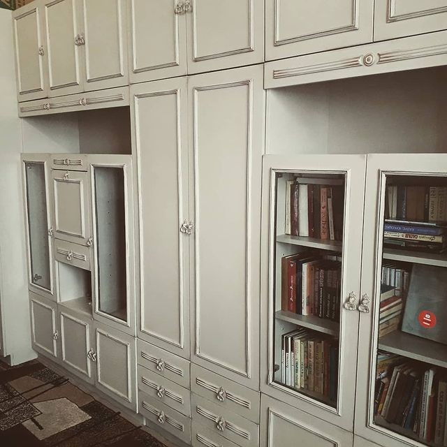 PRL: Druga młodość Metamorfoza meblościanki PRL: DIY i styl vintage w nowoczesnym wnętrzu