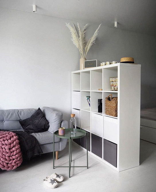 Kallax: organizacja domowego biura, półki na dokumenty i oszczędność miejsca.