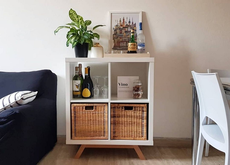 Bezpieczny i funkcjonalny regał Kallax IKEA w pokoju dziecka.