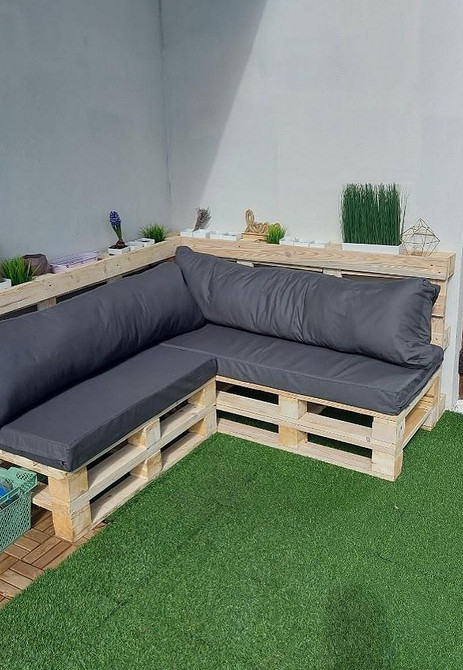 Sofa z palet: Budżet Budżetowa sofa z palet: kreatywne pomysły do wnętrz i na zewnątrz w 2026.