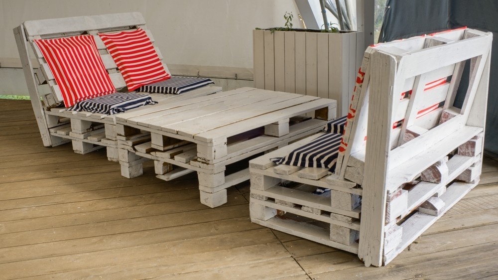 Sofa z palet: Inspiracja Stylowa sofa z palet DIY: inspiracja dla Twojego wnętrza w 2026 roku.