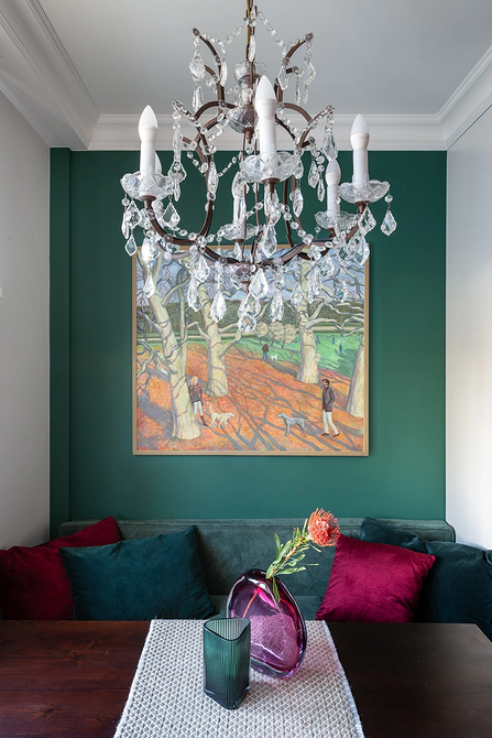 Sofa z pojemnikiem Kanapa kuchenna w małym mieszkaniu: oszczędność miejsca i dodatkowe miejsce do przechowywania.