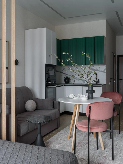 Urok i komfort Elegancka kanapa kuchenna z poduszkami dekoracyjnymi dodaje uroku i komfortu w 2026.