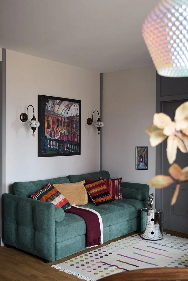 Elegancka skórzana sofa Ciemna skórzana sofa w salonie: idealny wybór do przytulnego domu 2026.