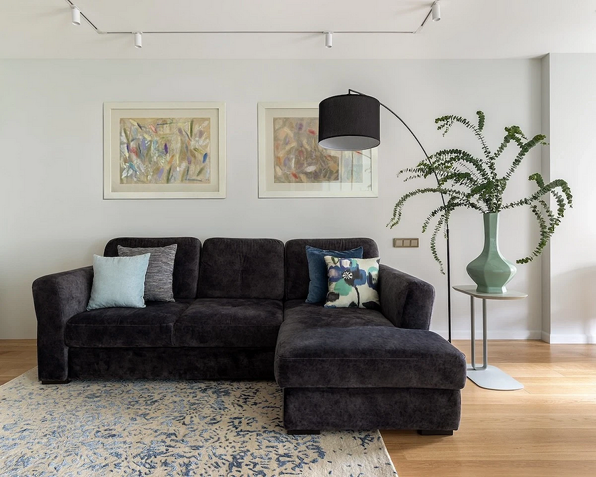 Welur: luksusowa sofa Ciemna sofa z welurową tapicerką – luksus i komfort w jednym. 2026