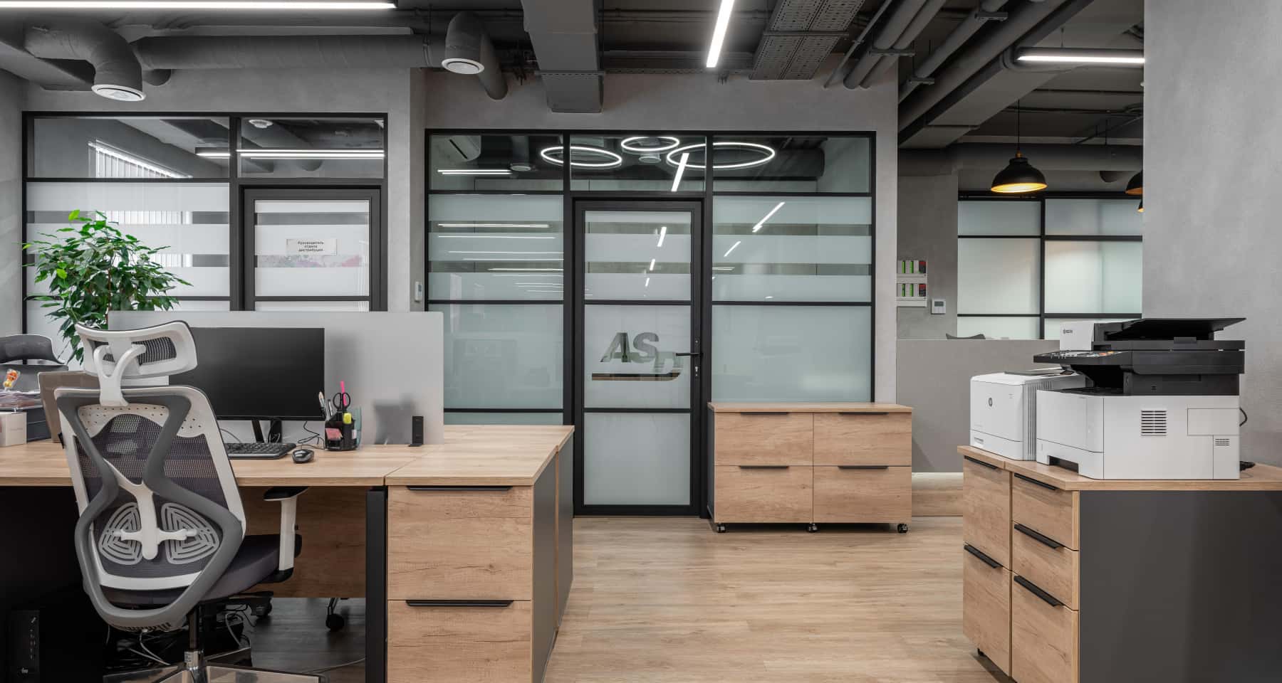 Biuro przyszłości Projekt biura loft 2026 z naciskiem na ergonomię i nowoczesny design.