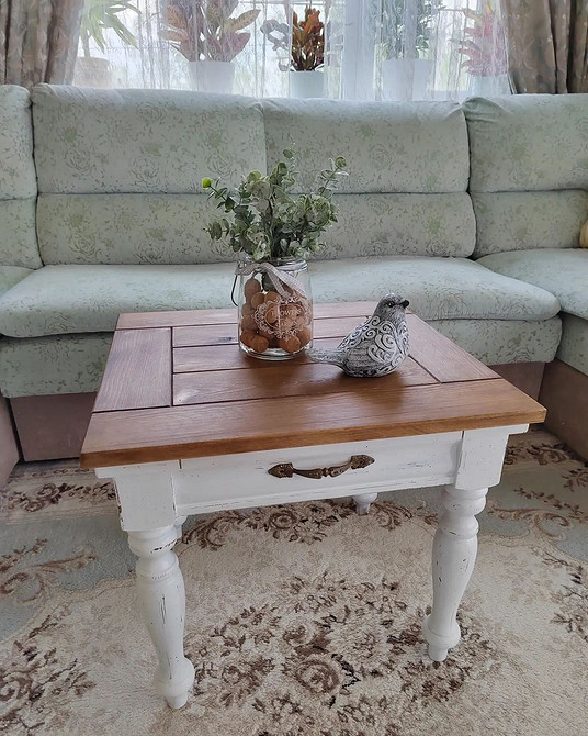 Komoda: Fioletowy akcent Fioletowa komoda po renowacji. Meble DIY do małego mieszkania.