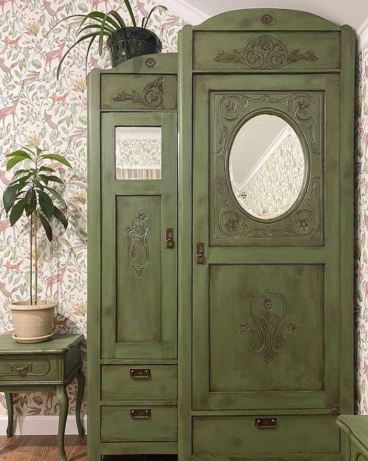 Lustro z historią Odnowione lustro w stylu vintage. Dekoracja DIY w małym mieszkaniu.