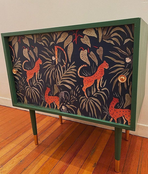 Glamour szafa po renowacji Odnowiona szafa w stylu glamour: przykład renowacji starych mebli krok po kroku.