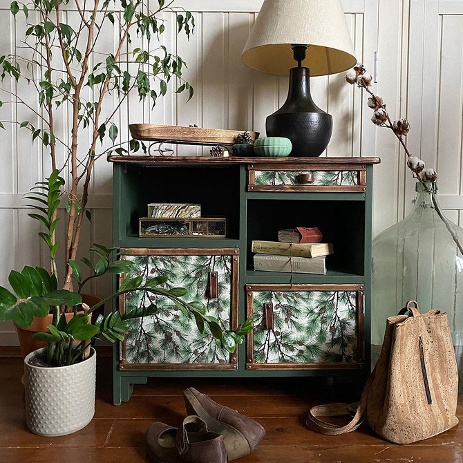 Fotel z nowym obiciem Przemiana starego fotela: renowacja obicia i malowanie ramy farbą kredową.