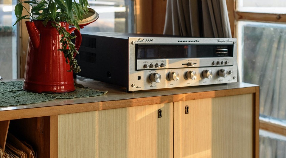 Szafa z charakterem Odnowiona szafa w stylu glamour: metamorfoza mebla krok po kroku.