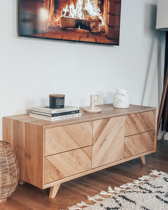 Sosnowy Relaks w Sypialni Przytulna sypialnia z meblami z naturalnej sosny w stylu eko, relaks 2026