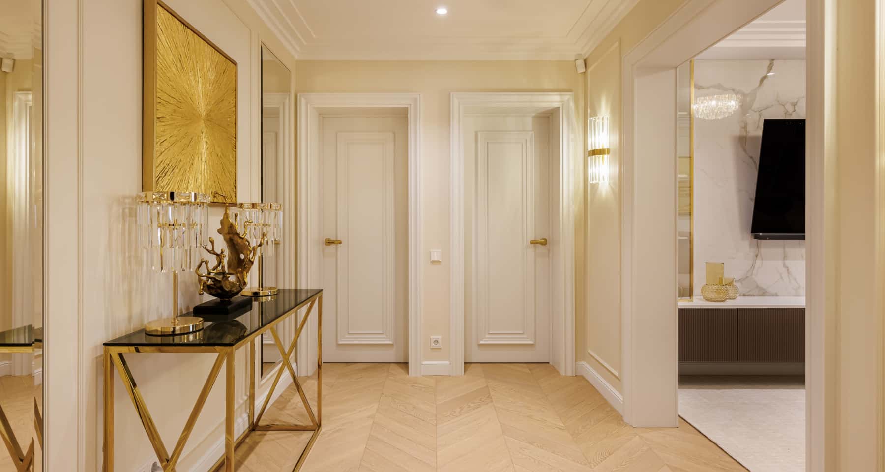 Nowoczesny salon z marmurem, designerskimi meblami i oknami panoramicznymi w 2026 roku