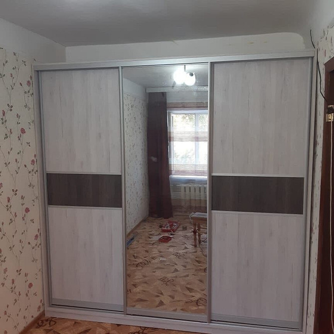 Koniec z przeszłością! Przestarzały model szafy niepasujący do nowoczesnego wnętrza 2024. Szafy w 2026.