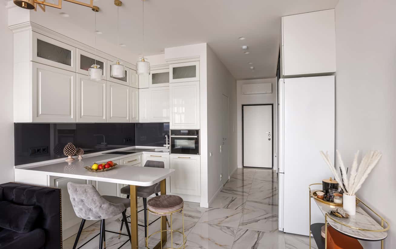 Funkcjonalna kawalerka Przebudowa małej kawalerki 32m²: Nowoczesny design i maksymalna funkcjonalność przestrzeni.