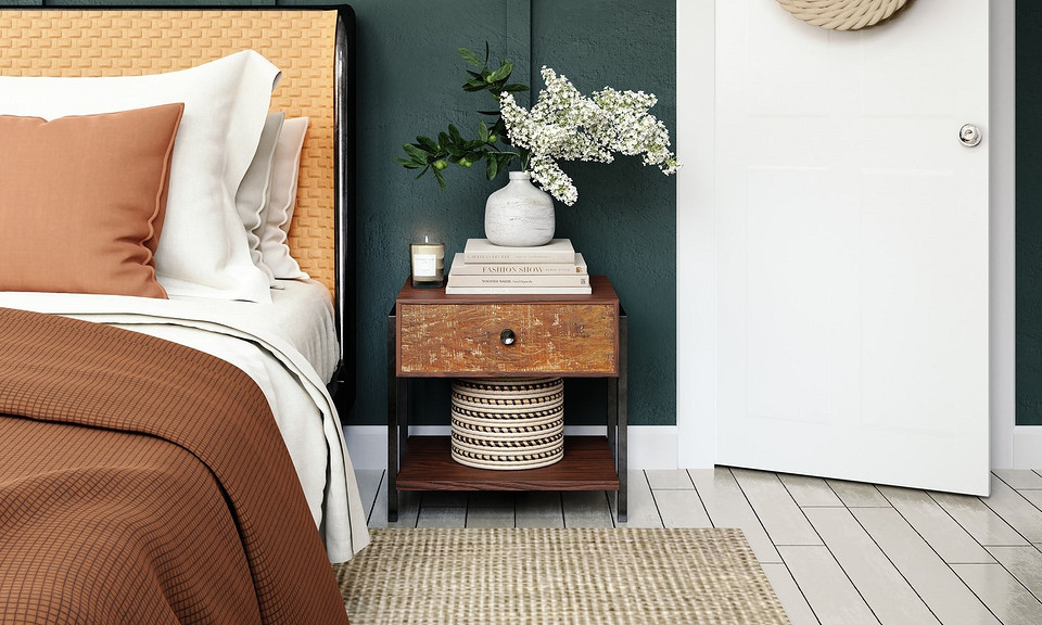 Klasyczna sofa Elegancka sofa z jednolitą tapicerką w klasycznym stylu do salonu.