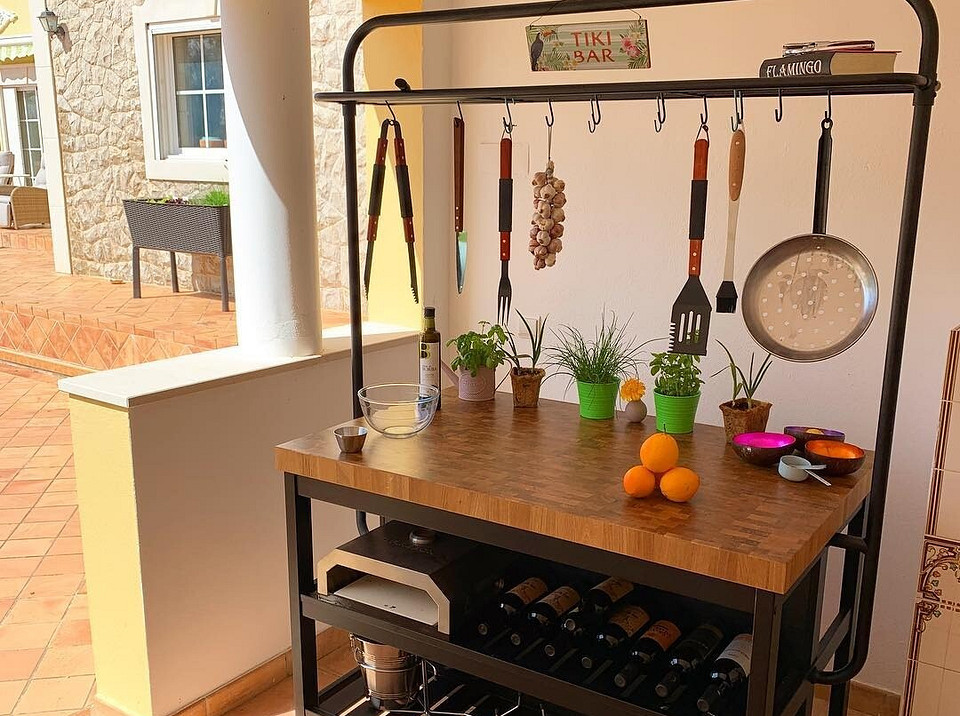 IKEA: Mobilna wyspa Mobilna wyspa kuchenna IKEA: 8 pomysłowych zastosowań w małej kuchni 2026