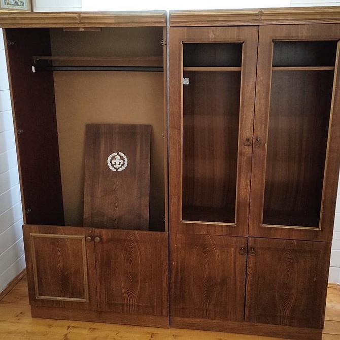 Renowacja szafy: Inspiracje i DIY Inspiracje i bezpieczeństwo: odnowiona stara szafa DIY, minimalizacja ryzyka i kreatywność – zdjęcie