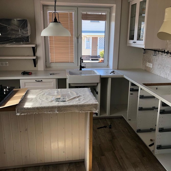 Prawidłowy wybór materiałów Łączenie blatów kuchennych: prawidłowy wybór materiałów i technik w 2026 roku.