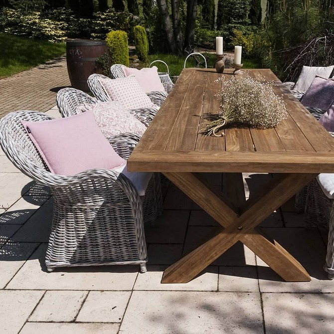 Plastik: renowacja łatwa Renowacja plastikowych mebli ogrodowych: Czyszczenie i malowanie plastikowego krzesła.