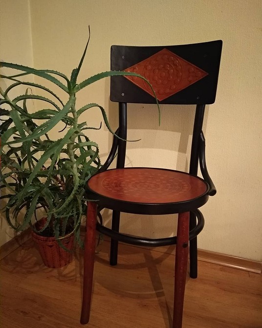 Inspiracje na metamorfozę Przeróbka krzesła drewnianego: inspiracje i pomysły na dekorację do domu i ogrodu.