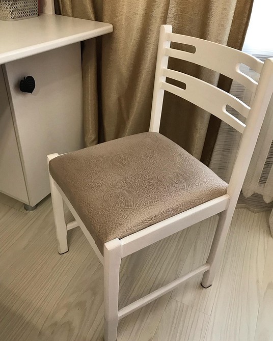 Krok po kroku: renowacja Renowacja krzesła krok po kroku: poradnik dla początkujących majsterkowiczów.