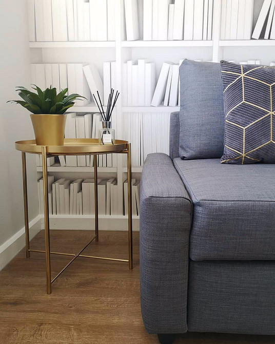 Stolik z Mozaiką Stolik IKEA po przeróbce: mozaika i farba w sprayu, meble DIY, design z 2026 roku