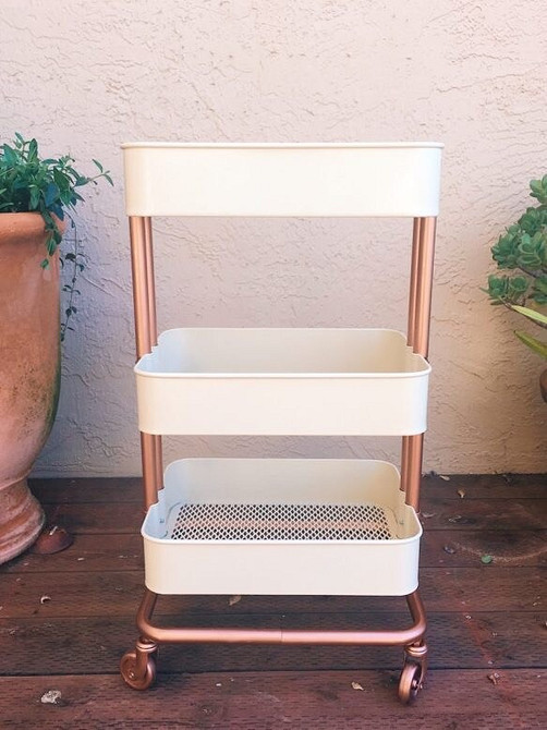 Akcent Kolorystyczny IKEA Jasny stół IKEA po metamorfozie: Akcent w salonie, odświeżenie w stylu skandynawskim 2026