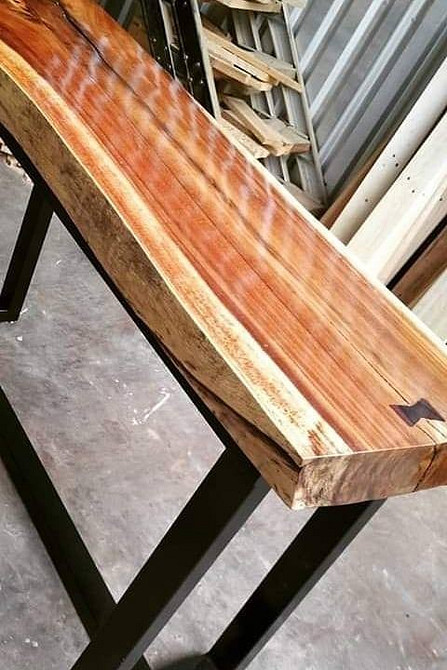 Stylowy bar DIY Zdjęcie: Design baru DIY, stylowe wnętrze kuchni z elementami drewna