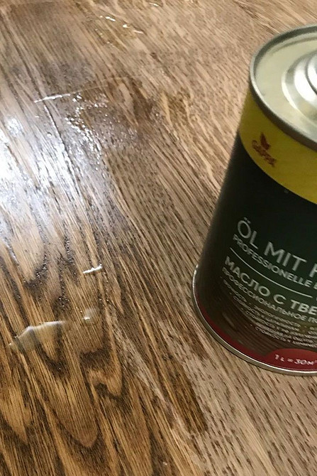 Drewniany blat DIY Zdjęcie: Blat do baru DIY, drewniana powierzchnia z widoczną teksturą drewna