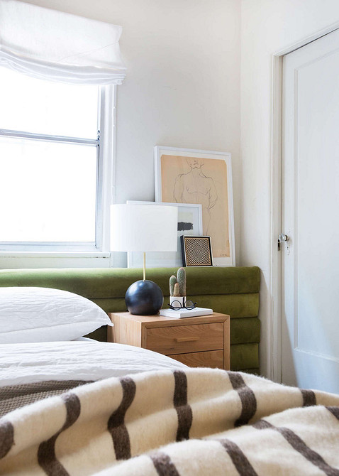 Tapicerowane panele DIY Inspiracja na wezgłowie DIY: tapicerowane panele ścienne, proste i stylowe rozwiązanie do sypialni.