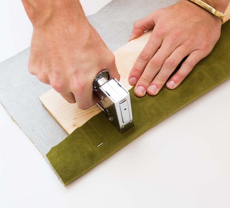 Inspiracja DIY 2026 Inspirujące wezgłowie z aksamitu DIY, idealne do nowoczesnej sypialni 2026.