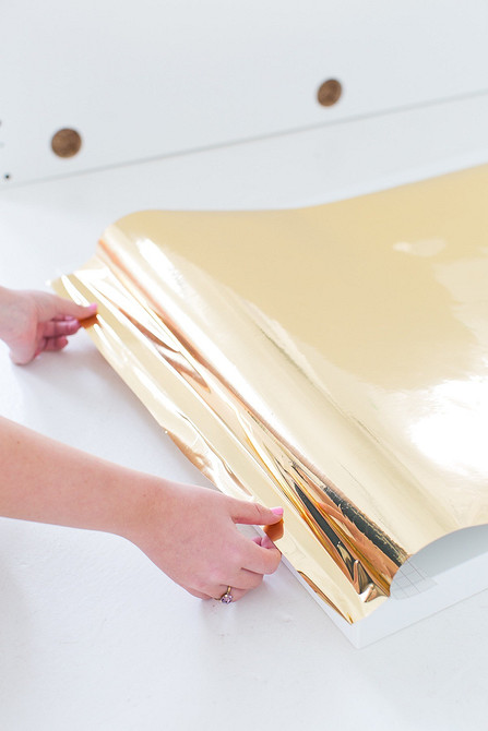 Geometryczne DIY wezgłowie Nowoczesne wezgłowie łóżka DIY z geometrycznym wzorem, idealne do małego mieszkania w 2026.