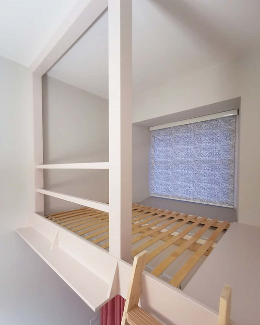 Antresola: Przechowywanie Inspirujący design łóżka na antresoli z miejscem do przechowywania: idealne rozwiązanie dla oszczędności przestrzeni.