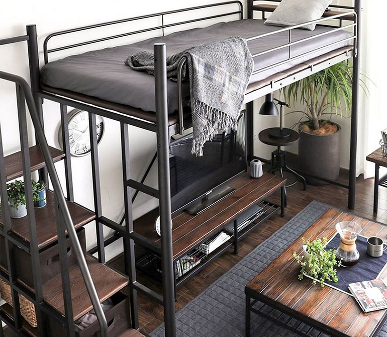 Antresola: Wizualizacja Wizualizacja łóżka na antresoli w małym pokoju, doskonały sposób na oszczędność miejsca.