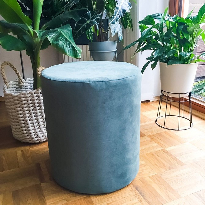 Komfortowy puf DIY Wygodny puf DIY: Idealne siedzisko do salonu, wykonane własnoręcznie z pasją.