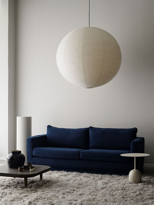 Luksusowy stół IKEA IKEA Hacki: Zwykły stół przekształcony w luksusowy element wystroju.