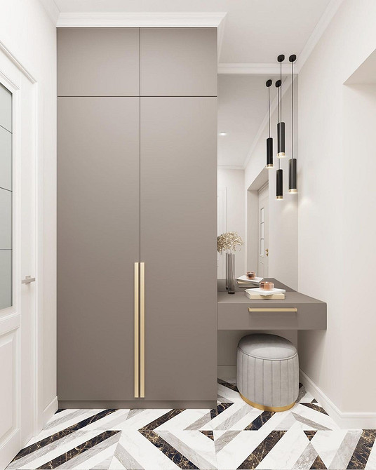 Przestronna szafa z antresolą Duża szafa do przedpokoju z antresolą do przechowywania rzeczy