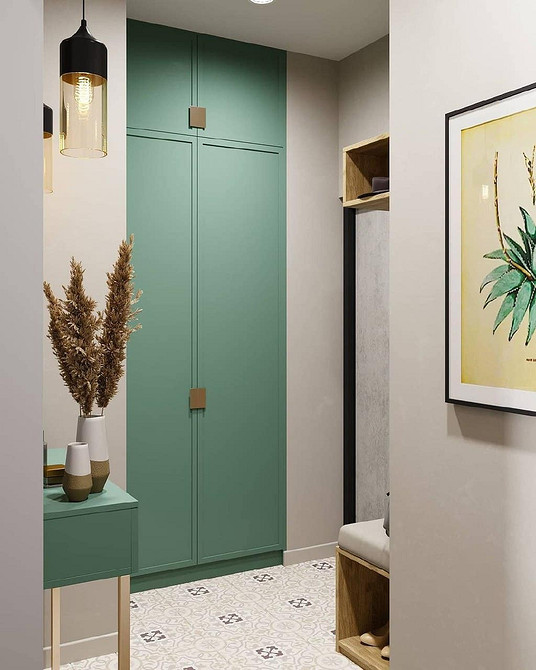 Półki w szafie Szafa do przedpokoju z otwartymi półkami na książki i elementy dekoracyjne. Styl skandynawski.