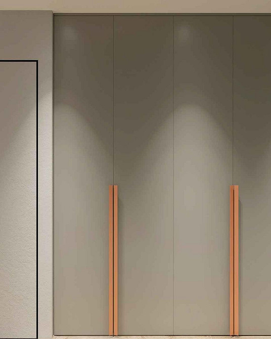 Szafa z lustrem Nowoczesna szafa z lustrem w przedpokoju optycznie powiększa małą przestrzeń.