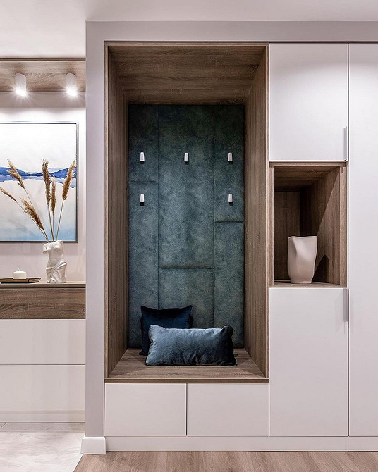Szafa z oświetleniem Nowoczesna szafa przesuwna do przedpokoju z wbudowanym oświetleniem. Inspiracje na 2026.
