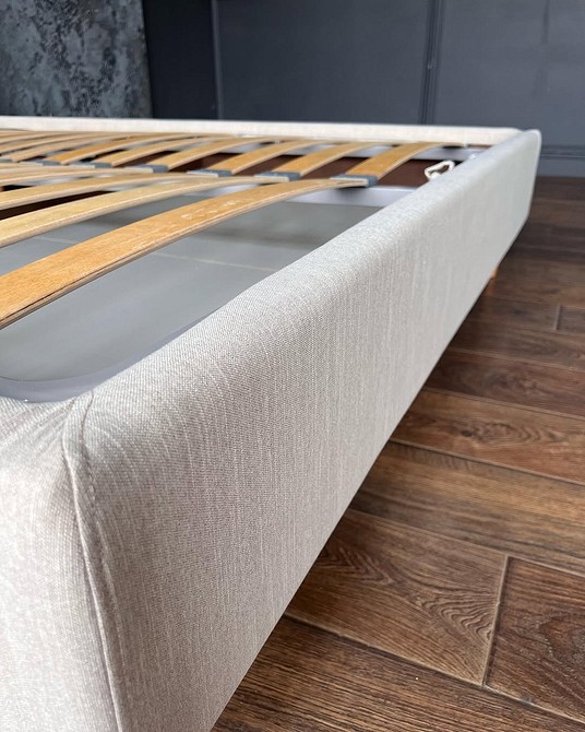 Zdrowe łóżko Drewniane łóżko. Wybór odpowiedniego łóżka jest ważny dla zdrowego snu i kręgosłupa.