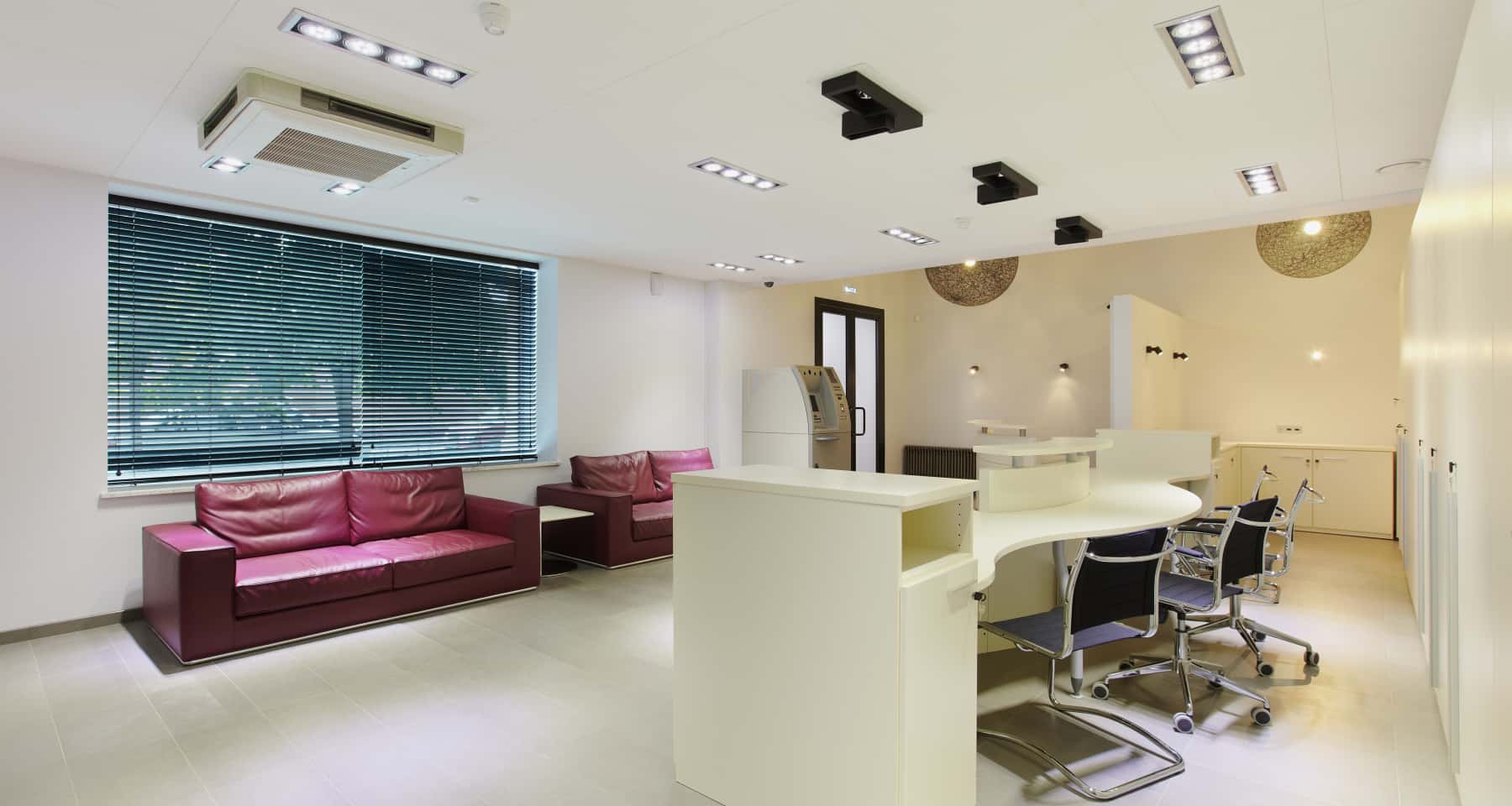 Kreatywny design Kreatywna przestrzeń biurowa z akcentami kolorystycznymi - remont biura Warszawa, Loft 2026