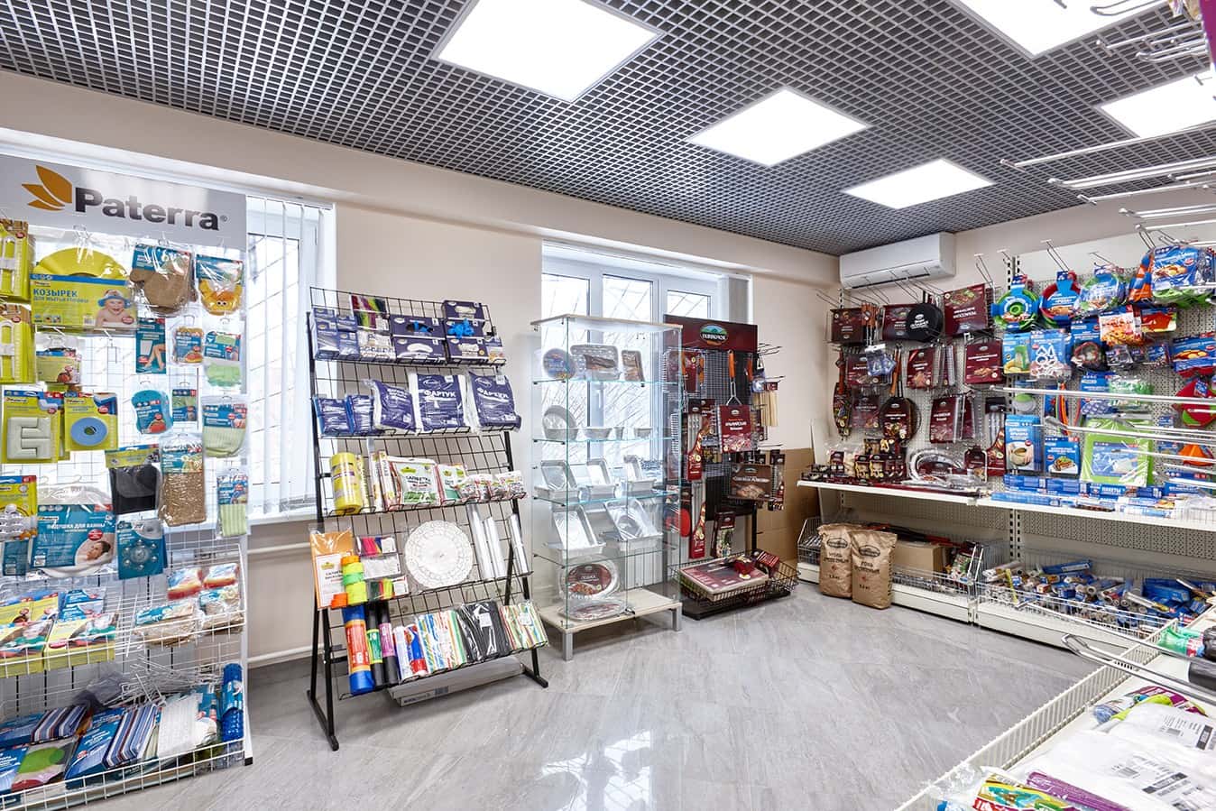 Kolory firmy Nowoczesny remont biura w Warszawie z akcentem na firmowe kolory - Loft 2026